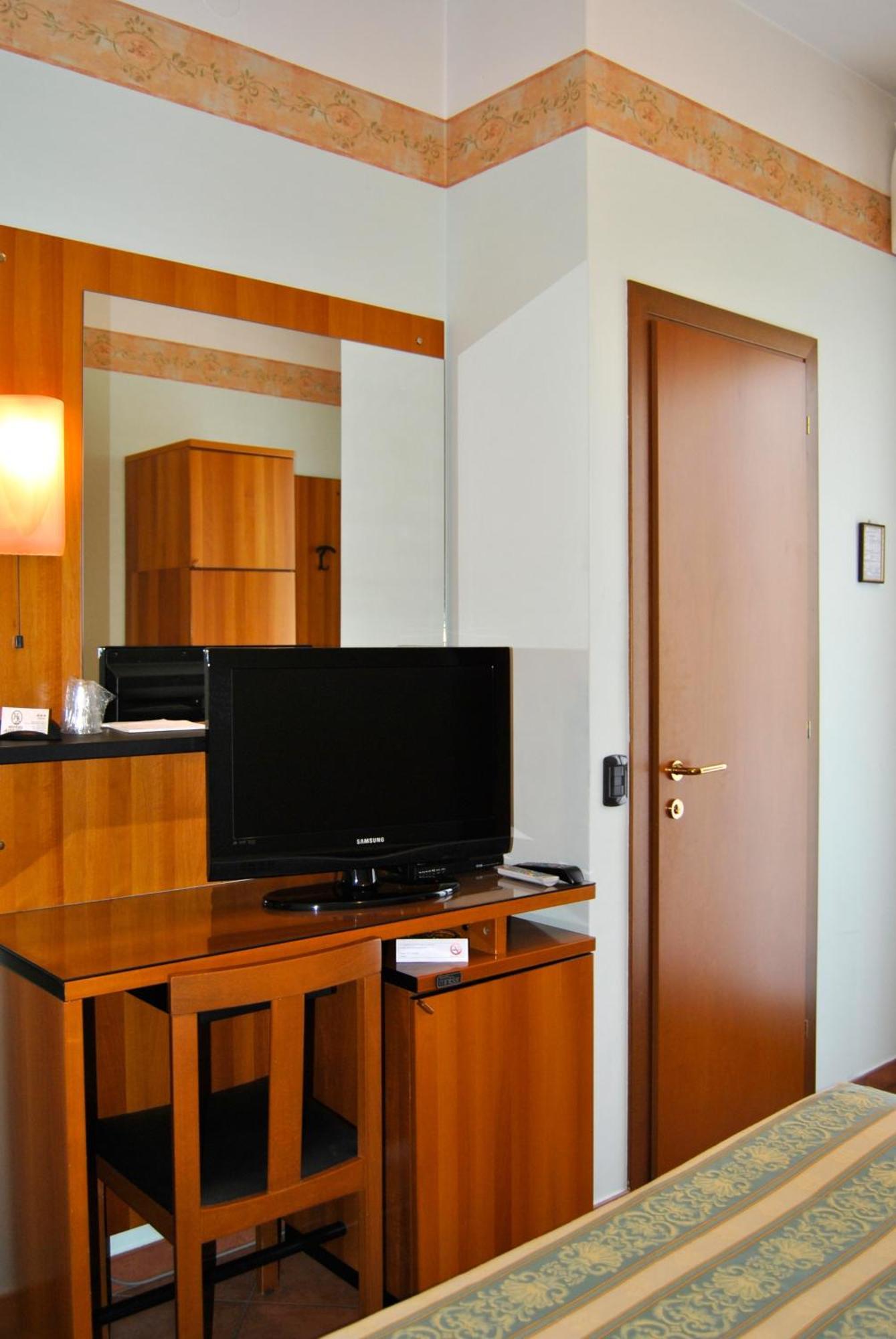 Hotel Aquila Кастельфранко-Емілія Номер фото